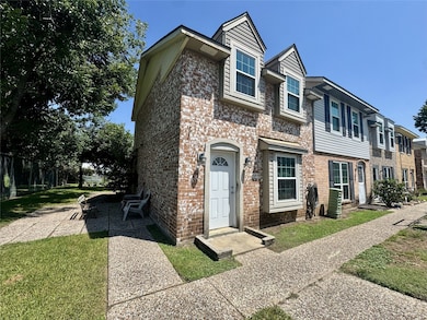 1911 Sherwood Forest St unit 17, Houston, TX 77043 - photo 2