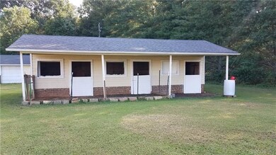 3 Stall stable w/water and electric