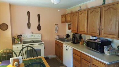 Eat-in Kitchen