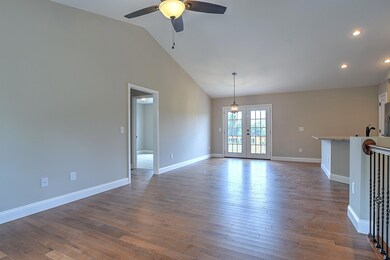 130 N Carr Ln, Fall Branch, TN 37656 - photo 7