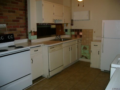 121 Division St, Saratoga Springs, NY 12866 - photo 3