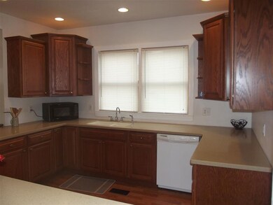 1738 Ellis Blvd NW, Cedar Rapids, IA 52405 - photo 2