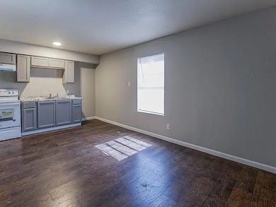 Photos displayed may be of similar apartments or floor plans featuring the same finishes