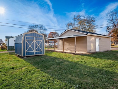 253 N Market St, Mount Sterling, OH 43143 - photo 4