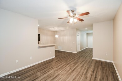 002-photo-living-room-13148776