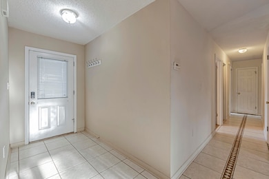 F8_2983_Windsor_Cir_006