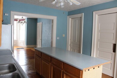 2 Kitchen and dining