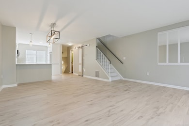 335 Monticello Dr, Branford, CT 06405 - photo 5