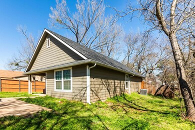 913 W Baker St, Denison, TX 75020 - photo 2