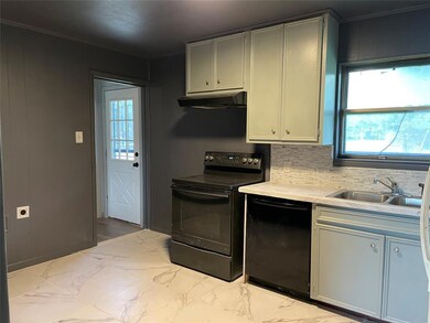 1307 S 1st St, Corsicana, TX 75110 - photo 5