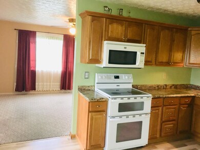 2956 Reynard Rd, Columbus, OH 43232 - photo 3