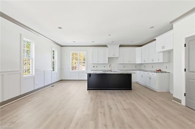 194 N Peace Haven Rd, Winston-Salem, NC 27104 - photo 6