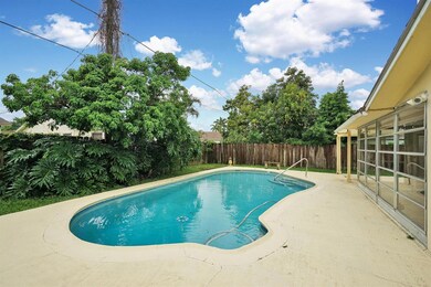 9662 SW 1st Place