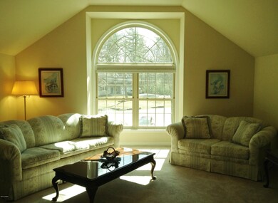 202 Oak Ridge Dr, Milford, PA 18337 - photo 2