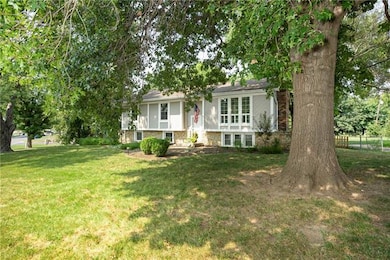 5125 Longview Rd, Shawnee, KS 66218 - photo 2