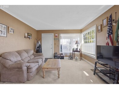 Living Room/Entrance