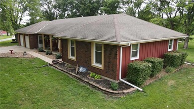 905 Wesley Cir, Raymore, MO 64083 - photo 2