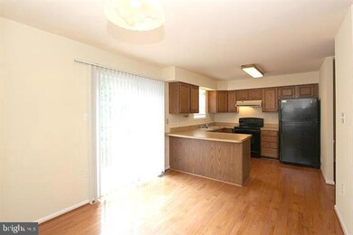 11956 Sentinel Point Ct, Reston, VA 20191 - photo 6