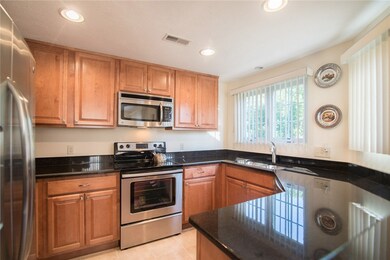 Upgraded Kitchen w/ Granite & Stainless Appliances