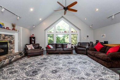 Main Floor Livingroom