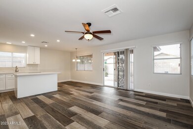 004-photo-dining-room-6672069