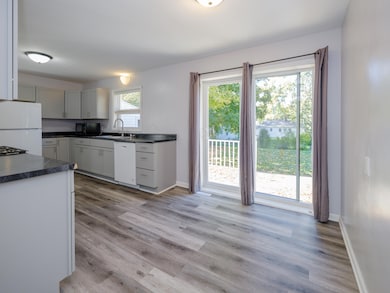 3 3045 Alpine St-107