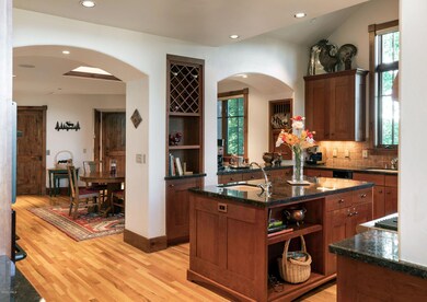 663_settlers_loop_interior_kitchen