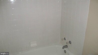 8269 Londonderry Ct, Laurel, MD 20707 - photo 5