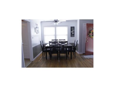 Small or large group for dinner?  This dining room