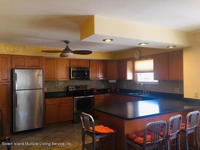 194 Kemball Ave, Staten Island, NY 10314 - photo 4