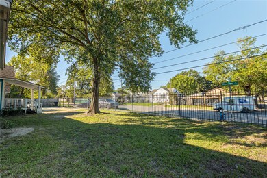402 E Crosstimbers St, Houston, TX 77022 - photo 4