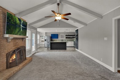 224 E Castle Harbour Dr, Friendswood, TX 77546 - photo 6