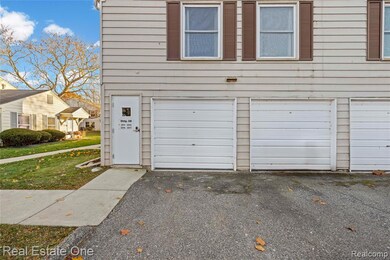 2917 Rockford Ct unit 36D, Lake Orion, MI 48360 - photo 6