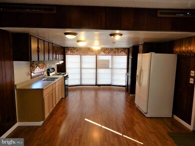 5454 Hallowing Point Rd, Prince Frederick, MD 20678 - photo 2