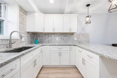 152 Tuckerman Ave unit 10, Middletown, RI 02842 - photo 4