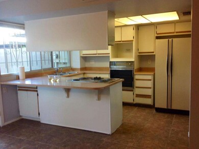 Kitchen Photo 1