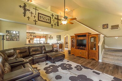 1183 Colt Creek Ct, Alvin, TX 77511 - photo 2