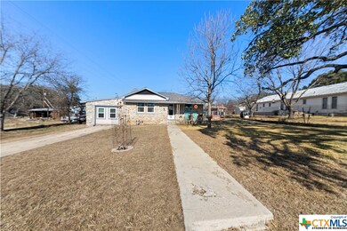 FRONT OF HOUSE
STREET VIEW