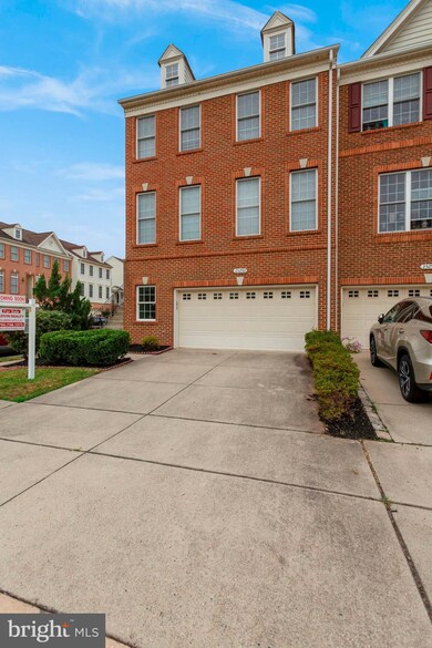 25292 Nesting Square, Chantilly, VA 20152 - photo 3