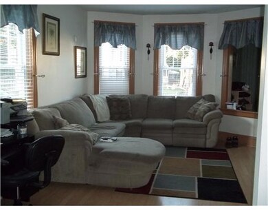 Living Room. Bright and cheery