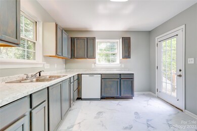 225 E End Ave, Statesville, NC 28677 - photo 6