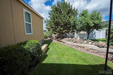 1213 SW Currant Rd, Redmond, OR 97756 - photo 4