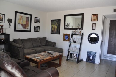 Unit B LivingRm