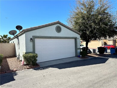 5290 Panguitch Dr, Las Vegas, NV 89122 - photo 3
