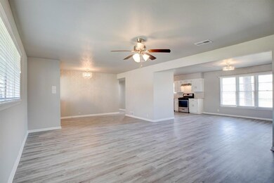 205 Circle Dr, Cleburne, TX 76033 - photo 3