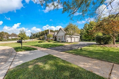 17609 Burnham Ct, Chesterfield, MO 63005 - photo 3