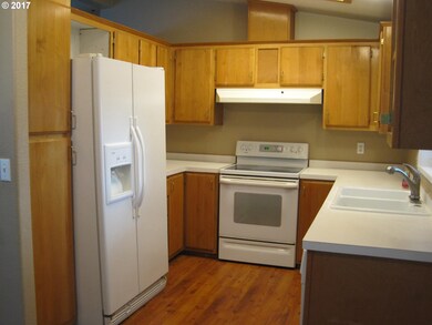 285 W 9th St, Lafayette, OR 97127 - photo 4