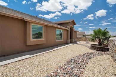 845 Desert Silver Dr, Horizon City, TX 79928 - photo 3