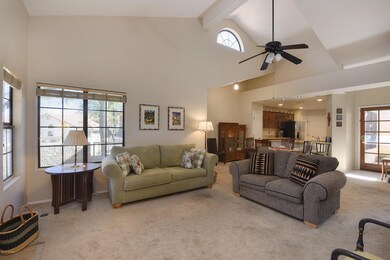 215 E Horizon Cir unit 108, Tucson, AZ 85737 - photo 2