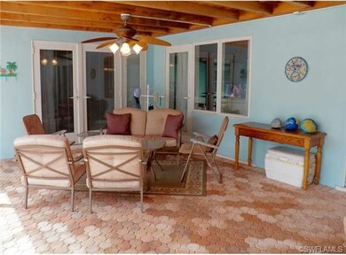 Covered lanai entertaining area